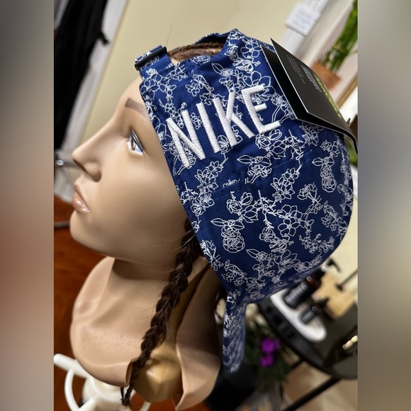 BEAUTIFUL NIKE CAP, adjustable - Picture 3 of 5